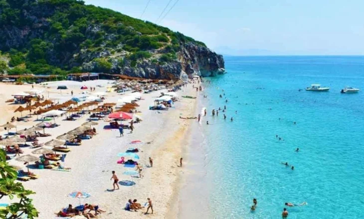Bizneset ‘kokëfortë’ nuk liruan hapësirën e plazhit publik/ IKMT ndërhyn në Gjipe, shemb baret e restorantet