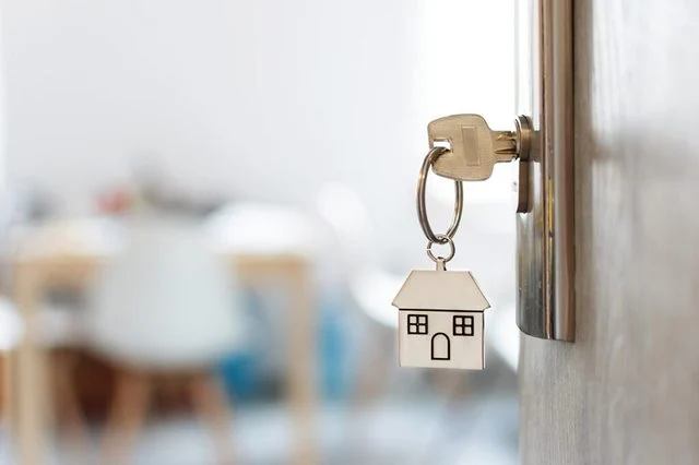 Booking & Airbnb në shënjestër, ja si po i kapin Tatimet qiradhënësit ‘fantazmë’