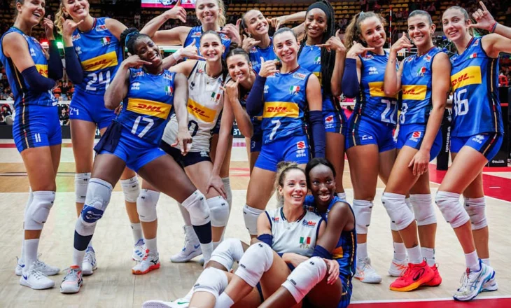 Botërori i Volejblollit për vajza/ Italia mposht Brazilin, shkon në finale me Turqinë
