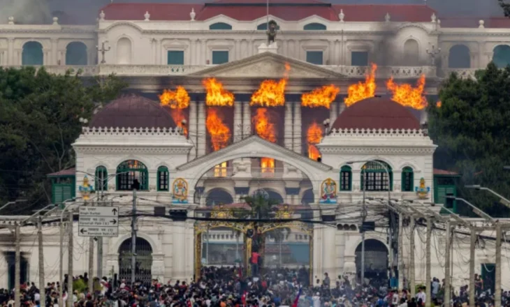 Brezi i ri përballë elitës së vjetër dhe protesta që ndryshoi gjithçka, analiza e CNN mbi trazirat në Nepal: Çfarë vjen më pas?