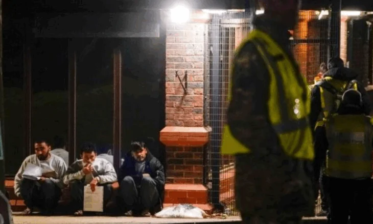 Britania e Madhe u shpall “luftë” emigrantëve, plani i ri i masave