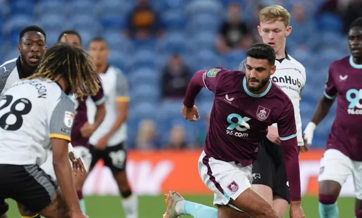 Broja gati për të zbritur në fushë, titullar me Burnley