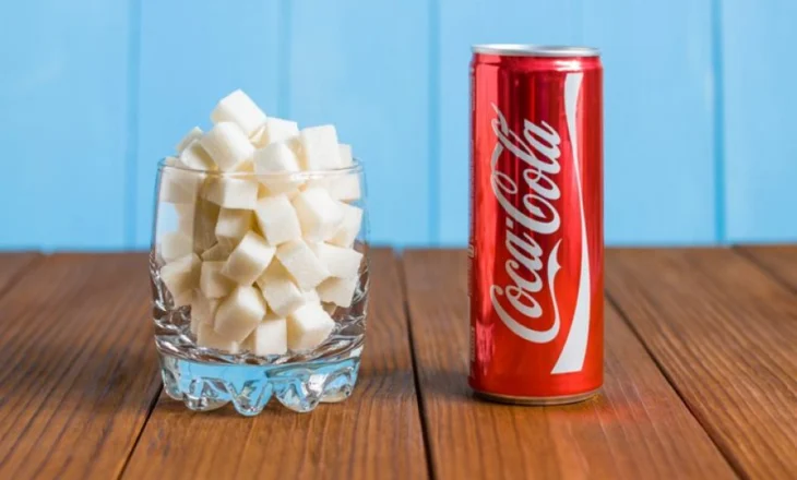 Çdo gotë Coca-Cola ju kushton 12 minuta jetë, ja çfarë thonë studimet