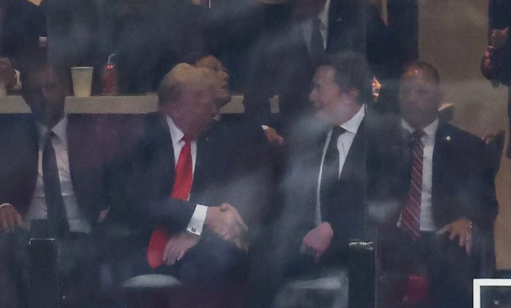 Ceremonia në nder të Krik bën bashkë Trum dhe Musk