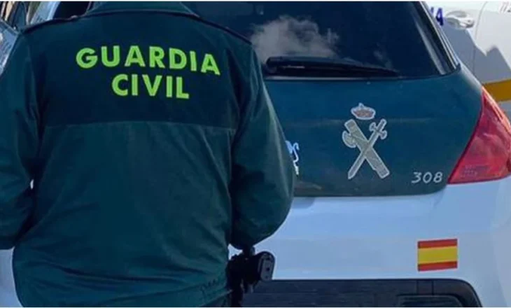 Çmontohet organizata shqiptare në Spanjë, shtëpi bari dhe ferma marijuane, 5 të arrestuar, mes tyre një grua, akuza…