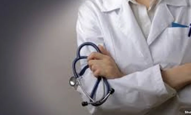 Daja i vdiq në spital, mbesa: Mjeku neglizhoi trajtimin mjekësor
