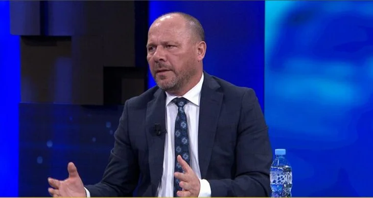 Deputeti i PD, Xhelal Mziu flet pas tritolit në banesë: Ndodhesha në shtëpi me bashkëshorten! Nuk kam asnjë konflikt, dyshimet..