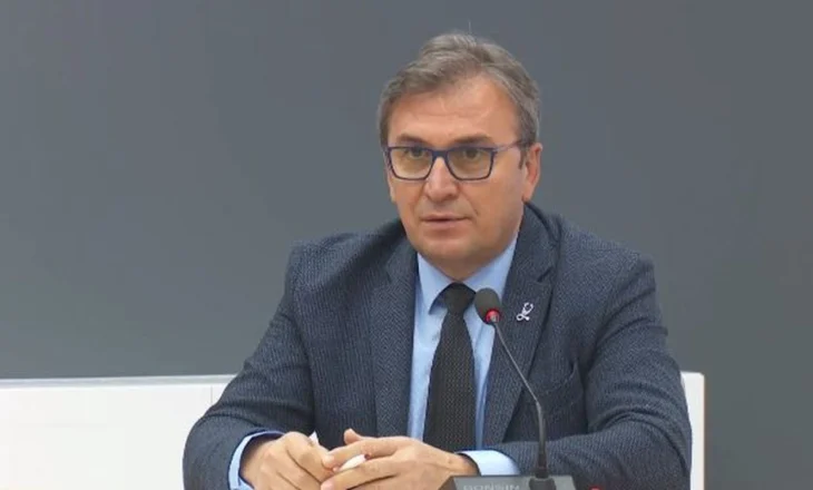 “Deri në 500 raste në javë”, Brataj paralajmëron: COVID rikthehet në Shqipëri me variantin Omicron, prek kryesisht…