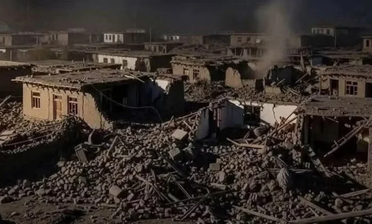 DETAJE / Mbi 600 viktima nga tërmeti në Afganistan, dhjetëra shtëpi nën rrënoja