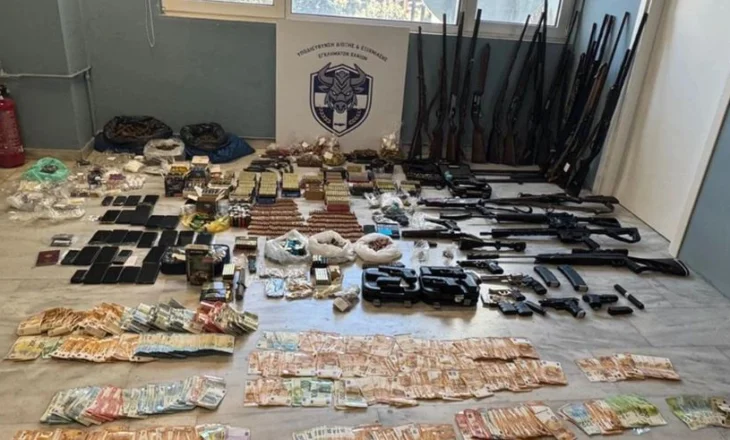 ‘Dhoma e artë’/ Operacioni i fuqishëm me 49 të arrestuar, sekuestrohen armë, eksploziv, drogë dhe para