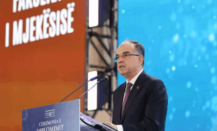 Diplomohen studentët e Mjekësisë, Presidenti Begaj: Zgjidhni Shqipërinë, vendi ka nevojë për ju
