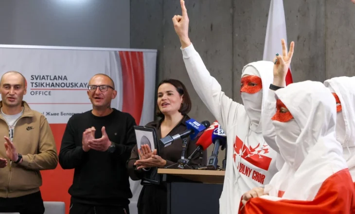 “Doja të kthehesha në shtëpi, por më nxorën jashtë vendit”/ Të burgosurit politikë bjellorusë tregojnë tmerrin e lirisë së rreme pas marrëveshjes me SHBA-në