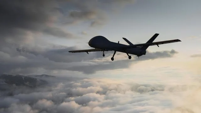 Dron mbi Aeroportin e Amsterdamit, pista mbyllet për 45 minuta