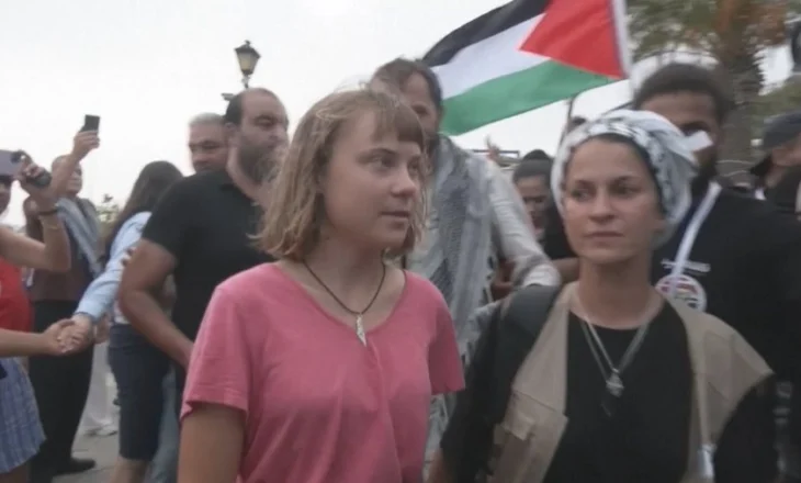 Droni sulmon anijen e Greta Thunberg? Shpërthim në flotën me ndihma për Gazën, Tunizia mohon