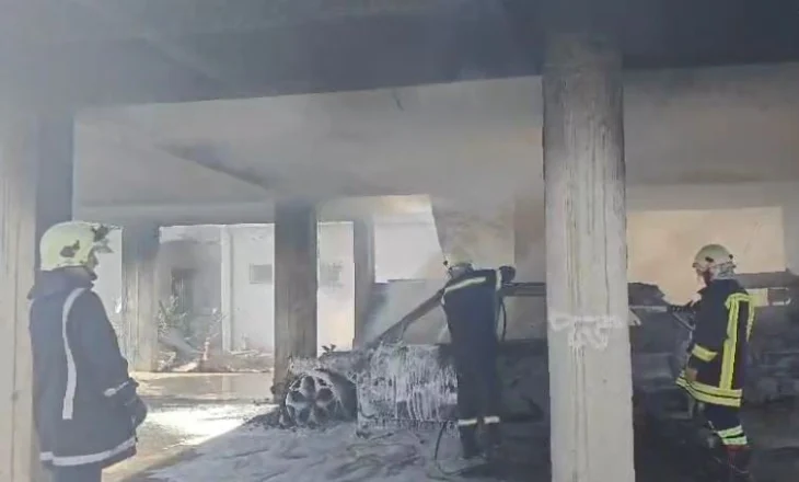 Durrës, digjen katër makina në një garazh