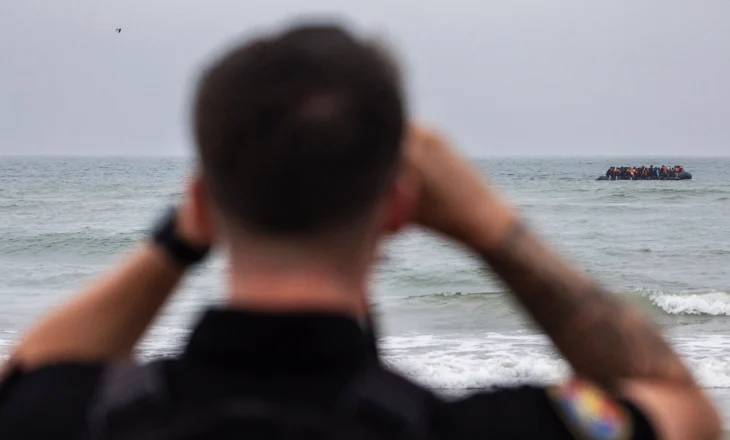Dy persona humbin jetën në përpjekje për të kaluar Kanalin nga Franca