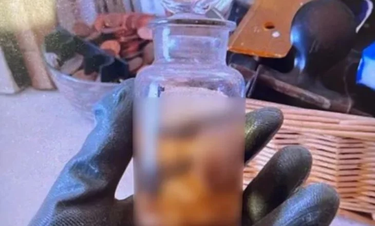 E frikshme në Greqi/ Policia gjen një fetus brenda shishes së qelqit! Ja çfarë thotë autori
