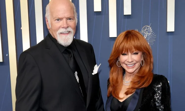 E papritur! Reba McEntire dhe Rex Linn zbulojnë fejesën e tyre