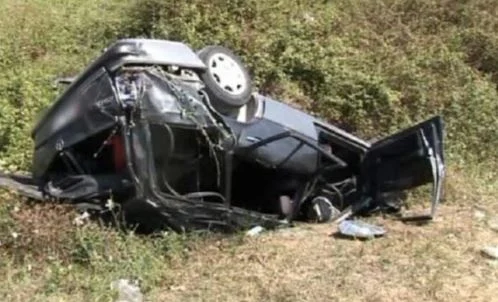 E rëndë/ Makina del nga rruga dhe rrokulliset për 100 metra pas kthesës, shoferi në gjendje kritike, dy shkaqet…