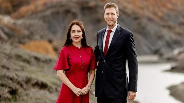 Elia Zaharia flet për divorcin me Princ Lekën: Jeta të ngre dhe të rrezon