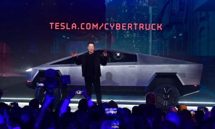 Elon Musk blen 2.57 milionë aksione të Teslës, rriten me gati 5% aksionet