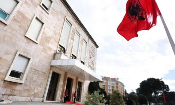 EMRAT/ Ndryshime në kabinetin qeveritar, 3 zëvendësministra shkarkohen nga detyra