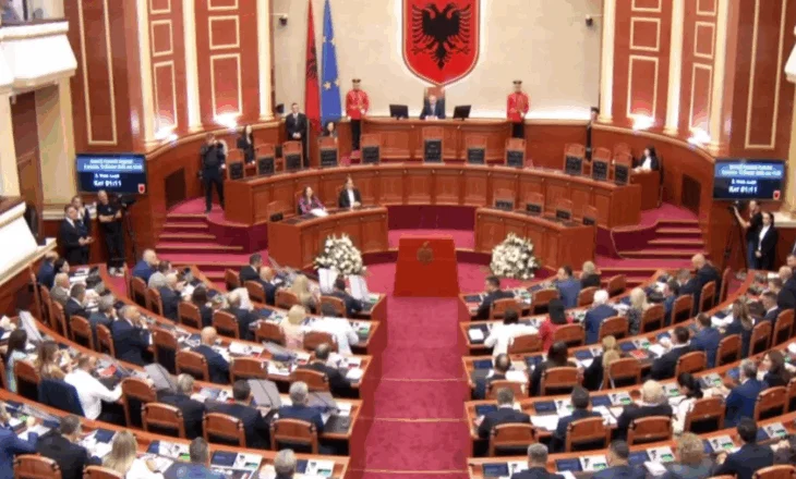 EMRAT/ Surprizë, pak para betimit dy deputetë heqin dorë nga mandati