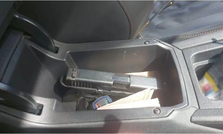 EMRAT/ Tentativë vrasje, bazë armatimi dhe trafik droge, prangosen 3 të rinj nga Korça në Selanik