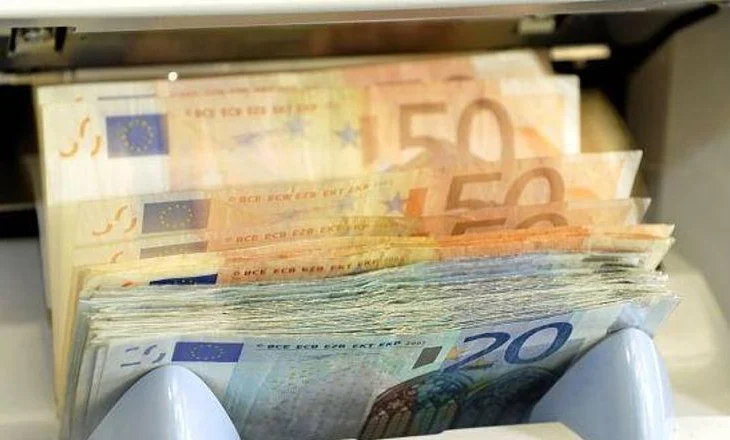Euro vijon zhvlerësimin, BSH për dy muaj bleu 72.7 milionë euro për të ‘qetësuar’ kursin e këmbimit
