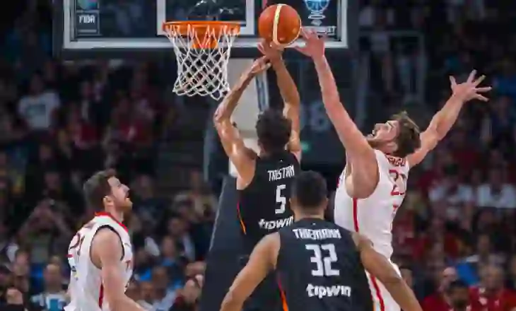 Eurobasket 2025/ Gjermania rikthehet në fronin e Europës pas 32 vitesh, mund Turqinë në finale