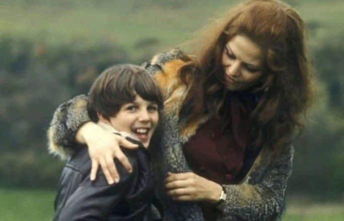 Fëmija i përdhunimit u prezantua si vëlla/ Sekreti ‘i turpshëm’ i kinemasë italiane që Claudia Cardinale e mbajti të fshehur për 9 vite
