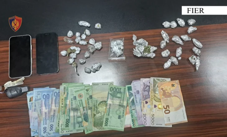 Fier/ Arrestohet 25-vjeçari për prodhim dhe shitje droge, sekuestrohen dhjetëra doza Cannabis