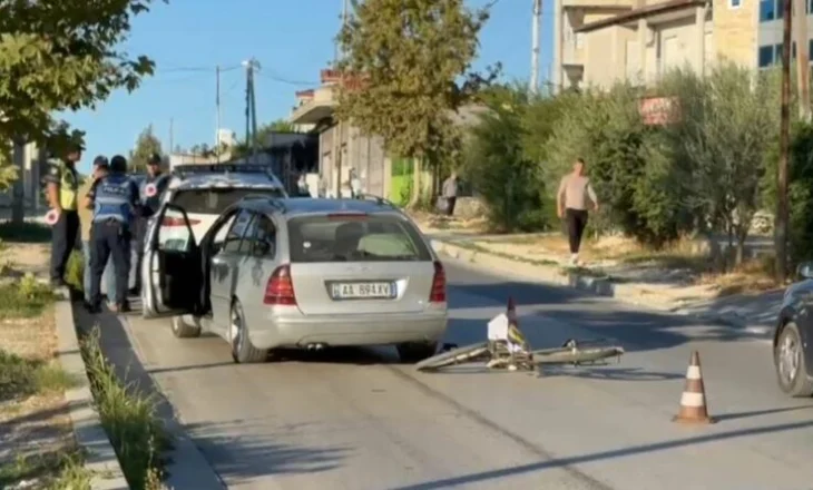 Fier/ Makina përplas qytetarin që lëvizte me biçikletë, i plagosuri dërgohet me urgjencë në spital