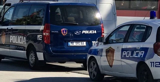 Fier – Procedohet 30-vjeçarja nga Kallmi për përndjekje ndaj një 32-vjeçari