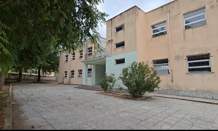 Fillimi i vitit të ri shkollor/ Braktiset Mallakastra, vetëm 7 nxënës në shkollë, banorët të shqetësuar: Kanë ikur…