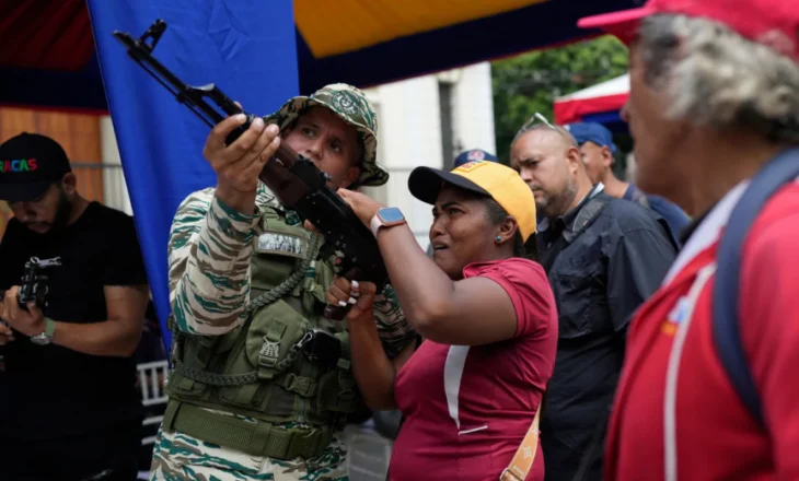 Fillon trajnimi i civilëve ne Venezuelë për të luftuar kundër SHBA-së në rast të një sulmi
