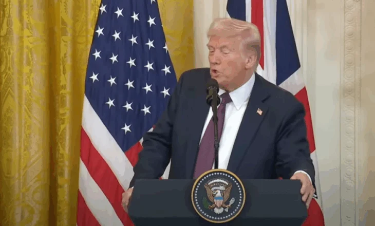 Fluksi i migrantëve në Britani/ Trump-Starmer: Përdor ushtrinë, duhet të bësh gjithçka për të ndaluar anijet!