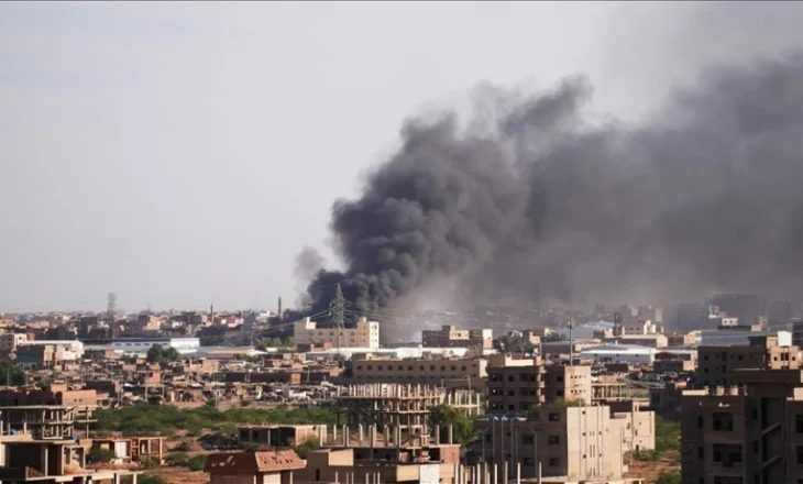 Forcat paramilitare sudaneze shënjestrojnë me dronë civilët në xhami, vriten më shumë se 70 persona