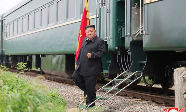 FOTO/ 24 orë udhëtim, Kim Jong Un niset me trenin e blinduar drejt Pekinit!