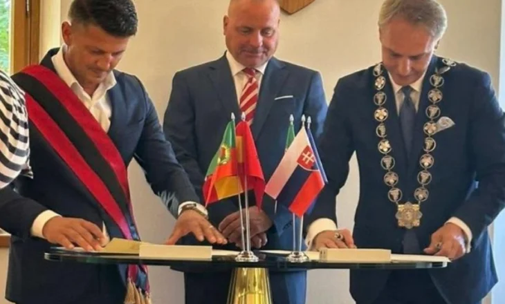 FOTO/ Firmoset binjakëzimi mes Mirditës dhe Pezinokut të Sllovakisë. Mëlyshi: Ja 4 fushat e bashkëpunimit