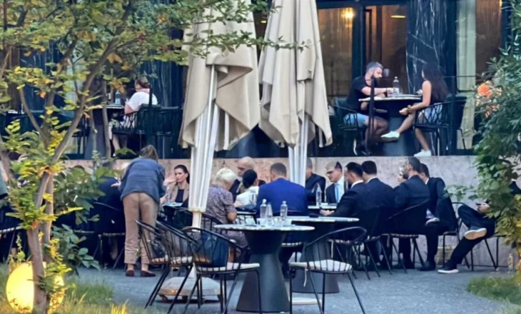 FOTO-LAJM/ Rama pas takimit në selinë e PS-së, mbledh ekipin dhe ‘feston’ shkarkimin e Erion Veliajt