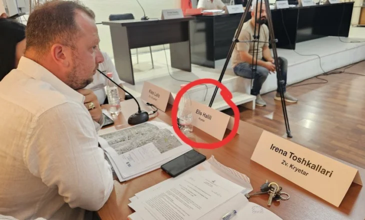 FOTOLAJM/ Farsa e këshillit bashkiak të Vlorës, Halili ishte zgjedhur para votimit