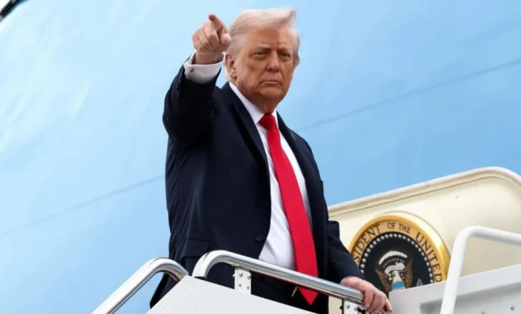 Fotolajm/ Trump zbarkon në Mbretërinë e Bashkuar me arsenal lufte, limuzinë e blinduar 1.2 miliardë £, ekip asgjësimi dhe… kodet nukleare