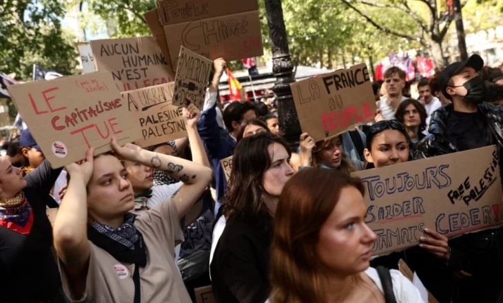 Franca në kaos, 800,000 protestues dalin në rrugë në një nga grevat më të mëdha të viteve të fundit