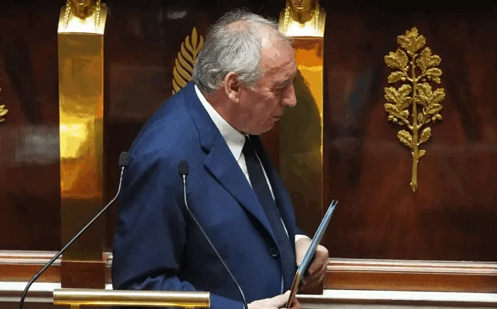 Francë/ Rrëzohet qeveria e kryeministrit Bayrou