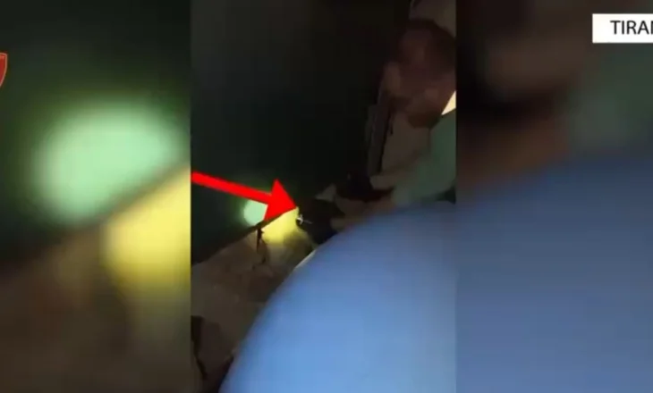 Fshehu pistoletën në depozitën e ujit, kapet mat me armë pa leje shpërndarësi i drogës në Tiranë (EMRI)