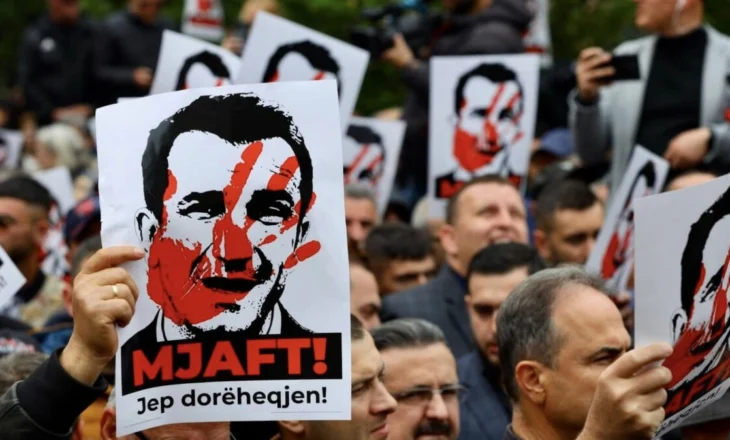“Fundi politik i degraduar”/ Shkarkimi i Veliajt, reagon Këlliçi: Sot Tirana merr frymë më lirë, nga një bandit që…