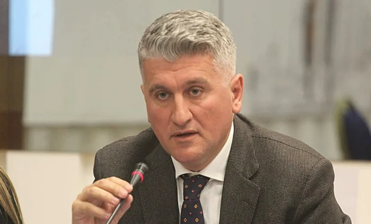 Gazetari i nxjerr shkrimin, Gjekmarkaj: Kam qënë i emocionuar kur kam sharë Berishën