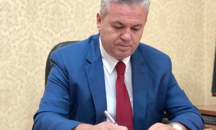 Gazment Bardhi dhe Agron Gjekmarkaj “delfinët” e Lulzim Bashës dhe politikanë pa moral, Myslim Murrizi shpërthen…
