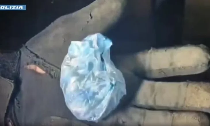 Gëlltit kokainë për t’iu shmangur ndalimit të policisë, gjendet i vdekur 39-vjeçari